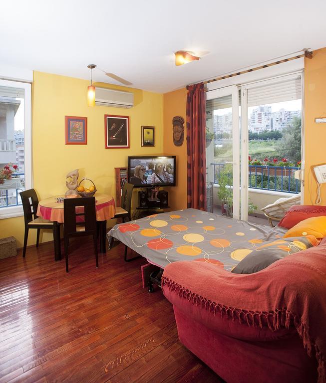 Apartment Sunny Yellow - With Balcony And Parking Place, Split Room photo